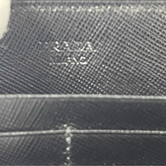 NO OFFERS HP PRADA ZIP WALLET FULL INCLUSION - Picture 13 of 14